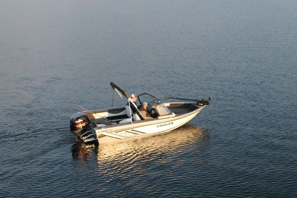 172 Ultima Legacy Smoker Craft Fishing Boat