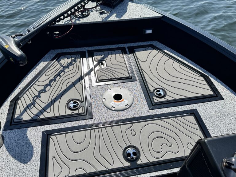 166 Excursion SC Smoker Craft Fishing Boats