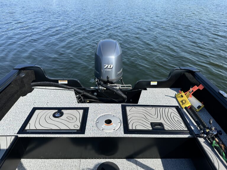 166 Excursion SC Smoker Craft Fishing Boats