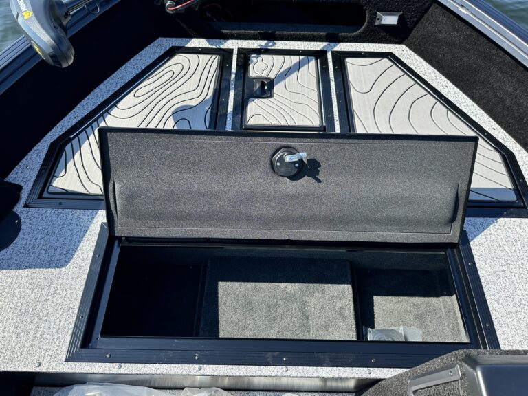 166 Excursion SC Smoker Craft Fishing Boats