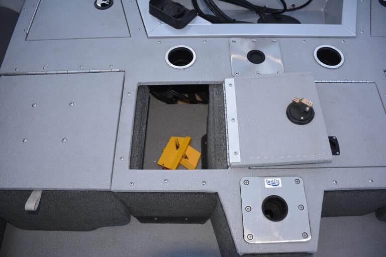 182 Ultima Smoker Craft Fishing Boat