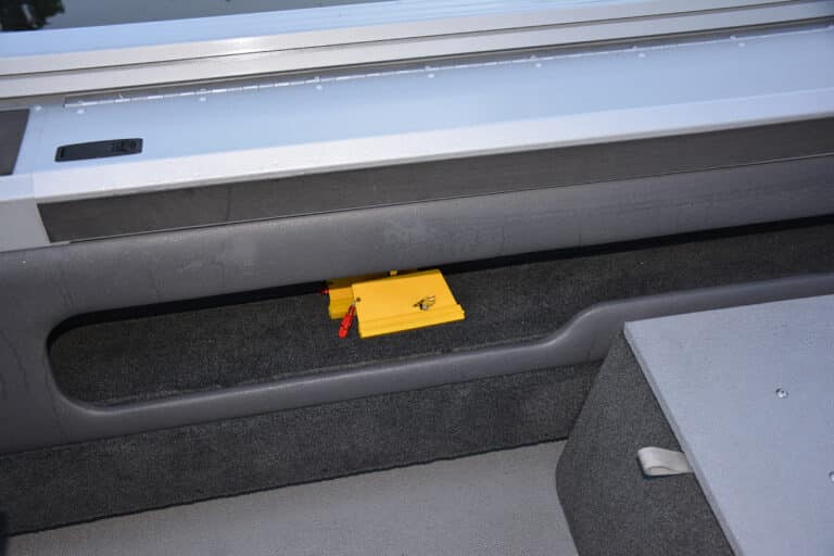 182 Ultima Smoker Craft Fishing Boat