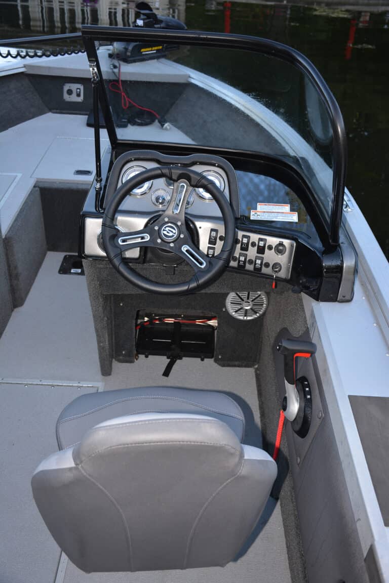 182 Ultima Smoker Craft Fishing Boat