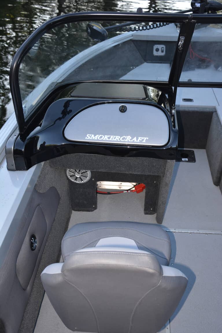 182 Ultima Smoker Craft Fishing Boat