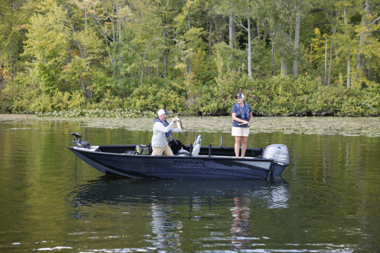 Smoker Craft Excursion 166 SC Fishing Boat w Contour Pkg